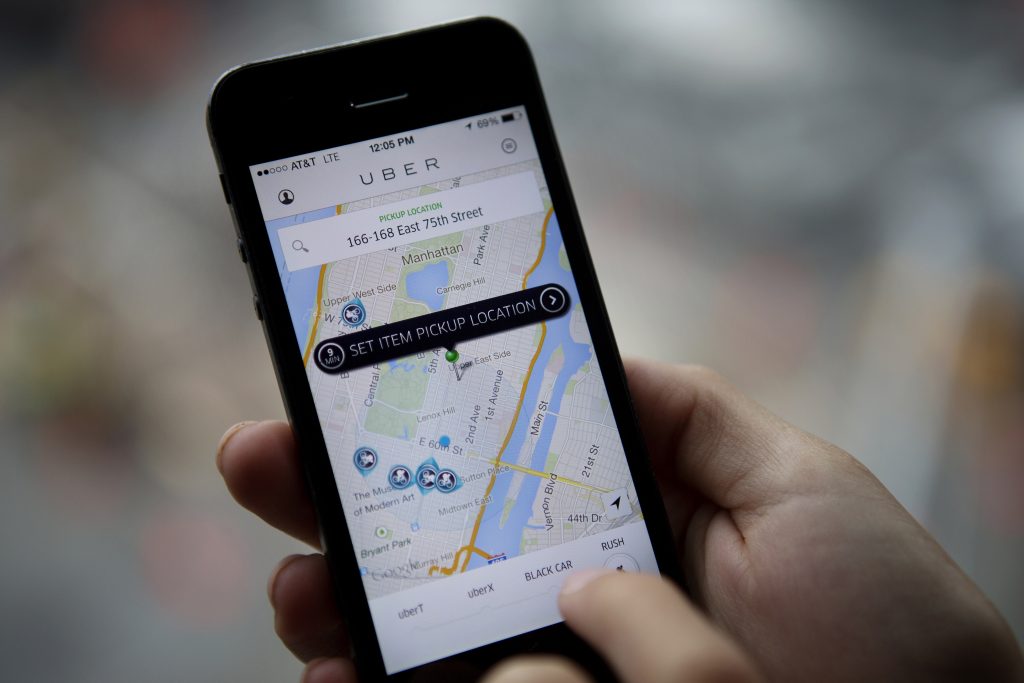 Uber multado con 966 MDD por desactivaciones automáticas de conductores
